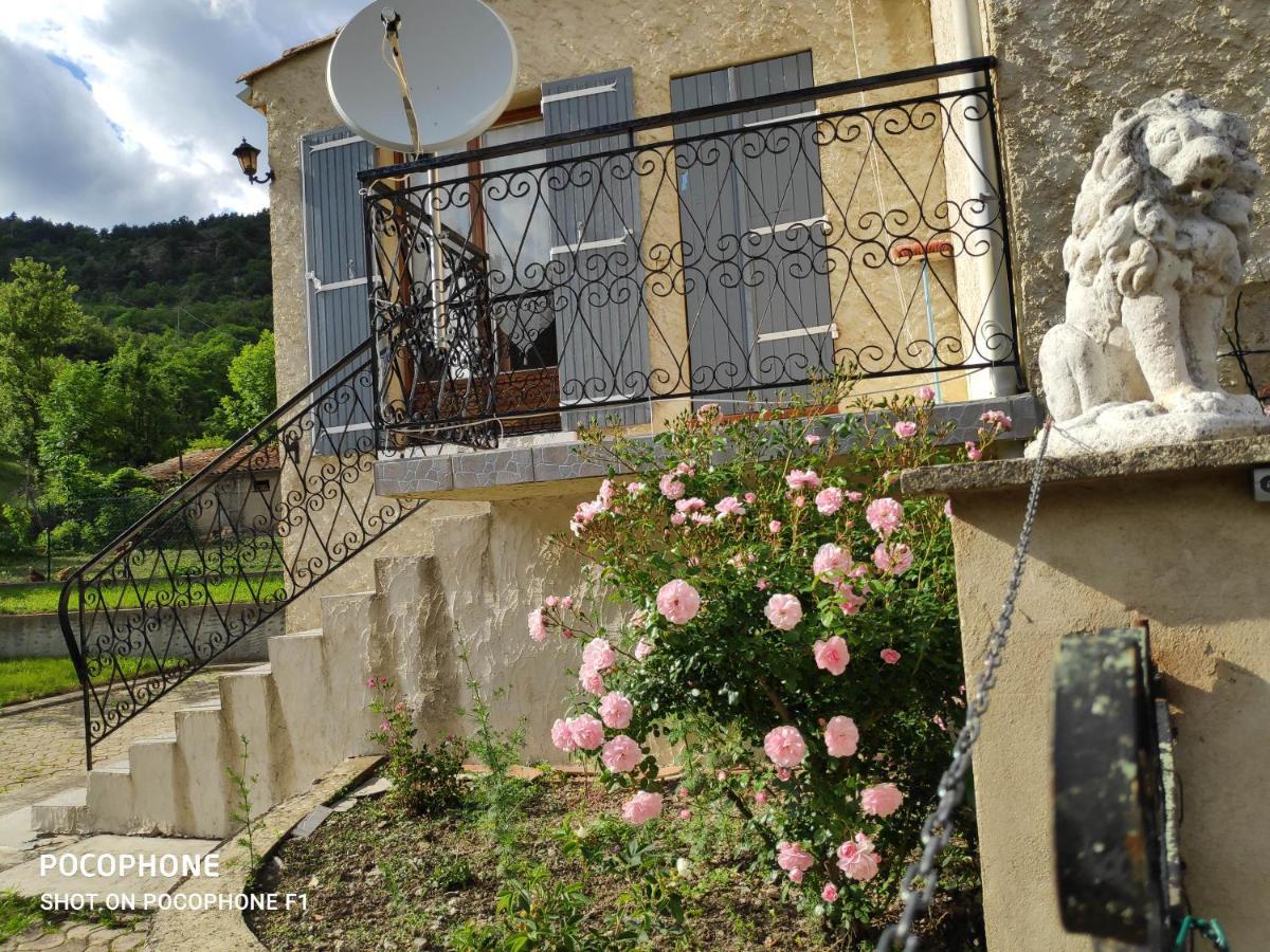 Comme Chez Vous Villa Bayons Exterior foto